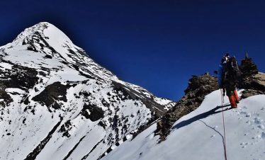 Pisang Peak 6091m Climbing